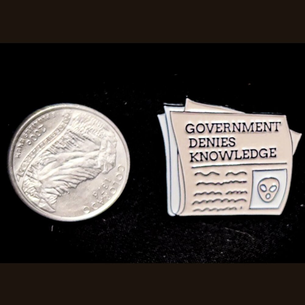 "GOVERNMENT DENIES KNOWLEDGE" ALIEN UFO NEWSPAPER OIL DRIPPED ENAMEL PIN NWT - Picture 3 of 5